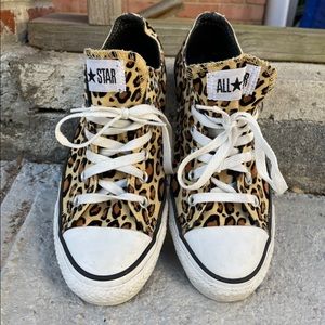 Leopard print converse